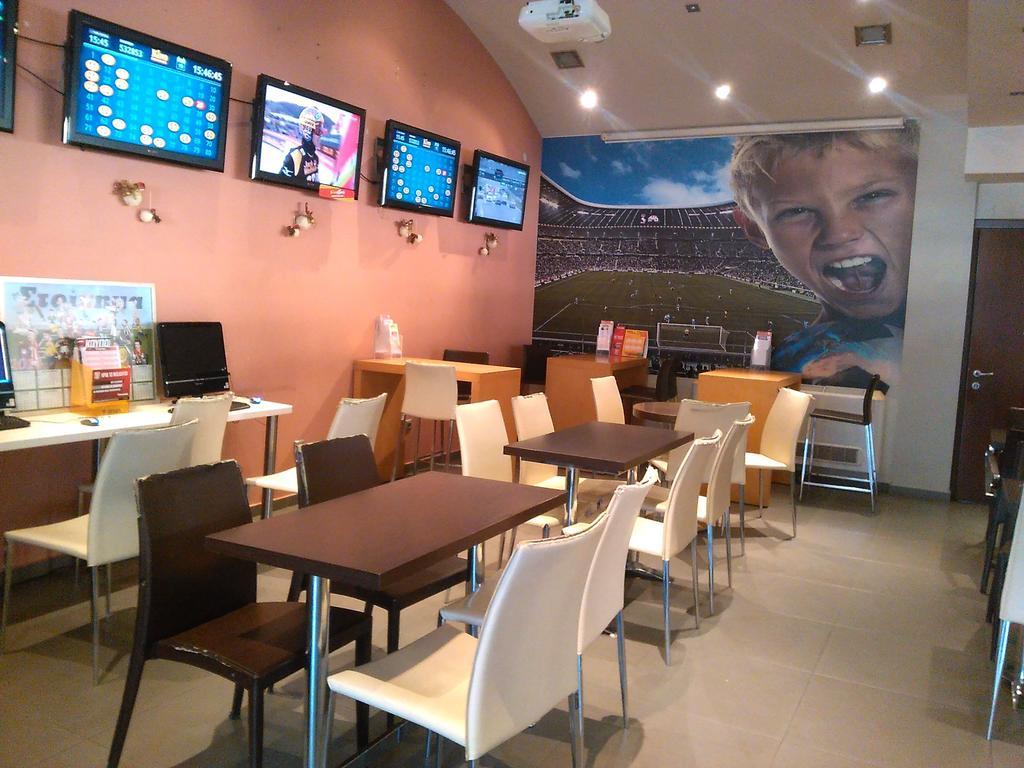 Yiannis Apartments Янина Екстериор снимка