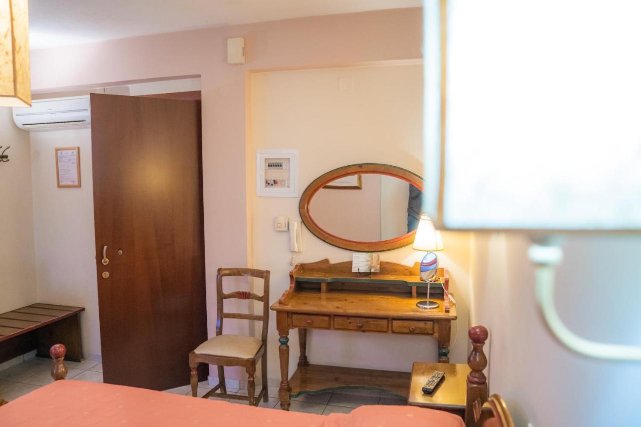 Yiannis Apartments Янина Екстериор снимка